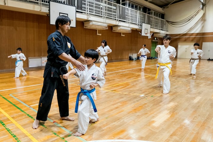 師範から直接指導を受ける道場生